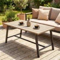Outsunny Outdoor-Couchtisch, rechteckiger Metall-Beistelltisch mit Tischplatte in Holzoptik, 100 x 55 cm, Braun(m-10)