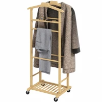HOMCOM Galán de Noche de Bambú con Ruedas Colgadores Barras para Pantalones Bandeja y Zapatero 47x33,7x105,5 cm Natural(m-11)