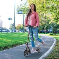HOMCOM Patinete Plegable de Aluminio para Niños de +14 años Scooter Patinete Ligero Altura Ajustable 82-97 cm Pedal Inferior Pata de Cabra 2 Ruedas Grandes Ø230mm Frenado Aluminio Carga 100kg Negro(m-10)