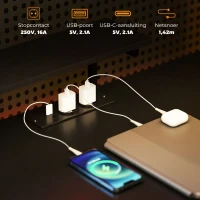 HOMCOM L-vormig bureau met oplaadstation, hoekcomputertafel met monitorstandaard en planken, voor thuiskantoor, kantoor, zwart(m-4)