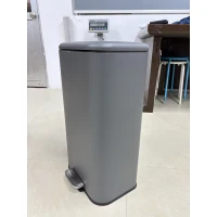 HOMCOM 30 L Mülleimer, schmaler Metall-Abfalleimer mit Kunststoff-Inneneimer, Soft-Close-Deckel und Fußpedal, Dunkelgrau(m-2)