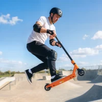 SPORTNOW Trotinete Stunt para Adultos & Jovens, Trotinete de manobras com rodas PU 100 mm, guidão em Y de aço 360°, deck em alumínio, ABEC-7, Laranja(m-2)