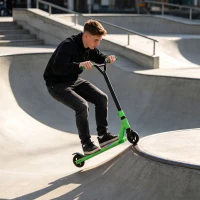 SPORTNOW Scooter Acrobático para Trucos con Plataforma de Aluminio Rodamientos ABEC-7 Ruedas 100 mm Manillar 360° Verde(m-9)