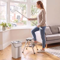 HOMCOM Mop and Bucket Set, Compact Flat Mop System with Wringer, 2-Chamber Design, 5 Reusable Pads, 127cm Handle, White(m-9)