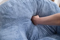 Sitzsack-Sessel mit Armlehnen, Kunstfellbezug und hochelastischer Schaumstofffüllung, für Wohnzimmer und Leseecke, 95x95x79 cm, Blau(m-13)