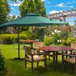 Outsunny Sombrilla de Jardín 300x300 cm Parasol Rectangular con Manivela Poste Giratorio 360° Doble Techo Inclinable en 6 Posiciones Base Cruzada Incluida Verde(c-1)