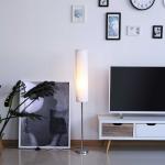 HOMCOM Lámpara de Pie Moderna para Dormitorio Estudio Salón con Luces E27 40W con Base de Acero Inoxidable Blanco