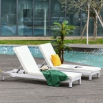 Outsunny Set 2 Sezloguri de Gradina in PE Rattan cu Perna Captusita Alba
