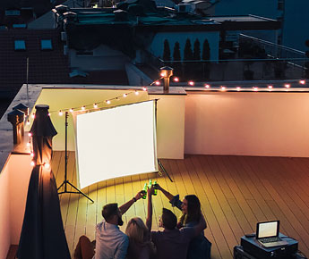 Cinema all’aperto in giardino: ecco come fare