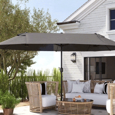 Outsunny XXL Gartenschirm mit Kreuzfuß, großer Sonnenschirm 4,6L x 2,7B x 2,4H cm, Kurbelöffnung und -schließung, Stahlmast, hochdichtes Polyester, Grau